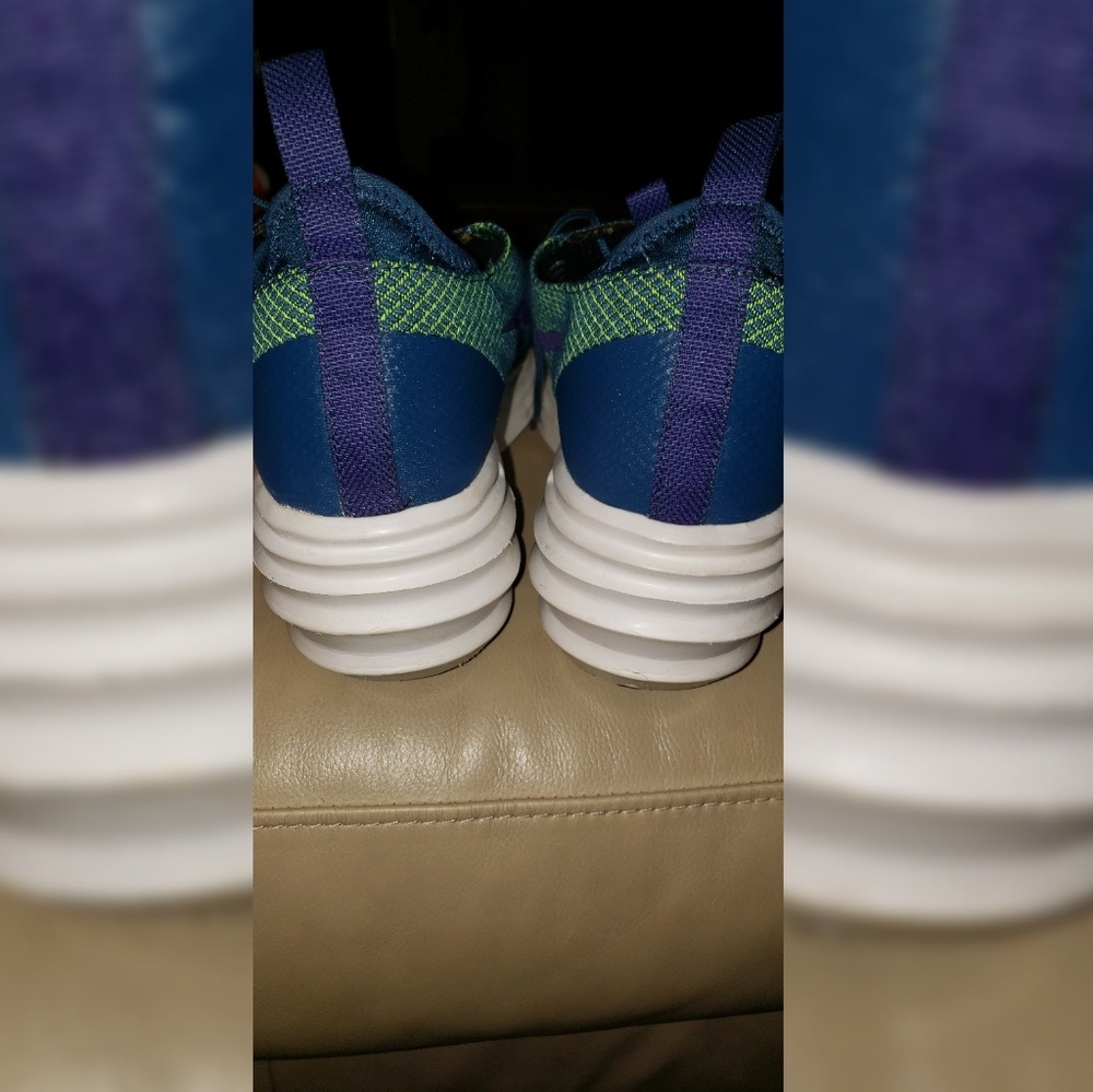 Size 11.5 women's Nike - Picture 4 of 6